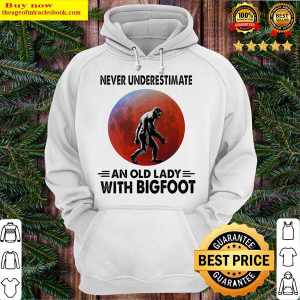 Never underestimate an old lady with bigfoot sunset 2020 Hoodie