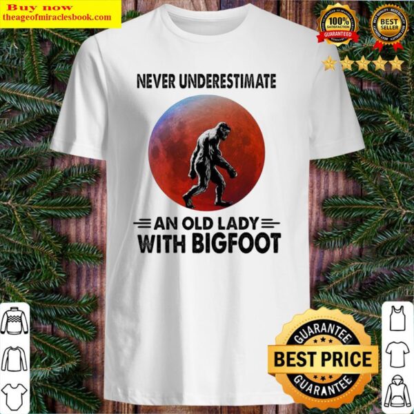 Never underestimate an old lady with bigfoot sunset 2020 Shirt