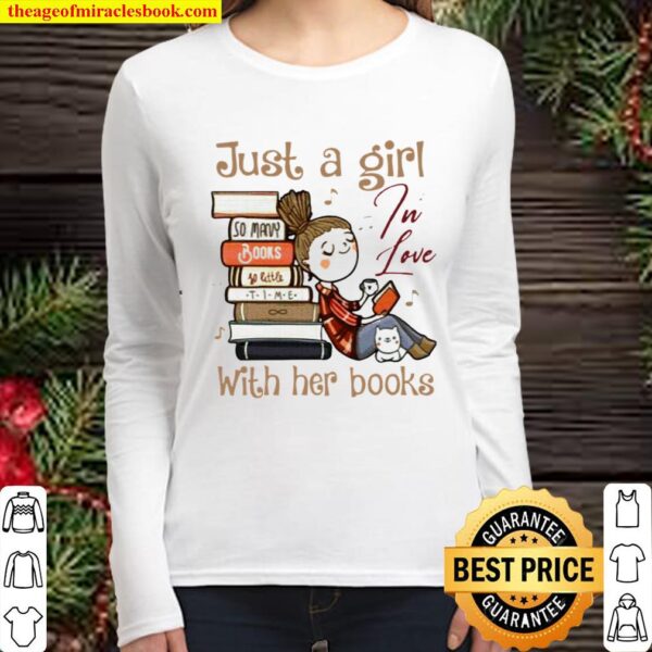 Just a girl in love with her books Women Long Sleeved