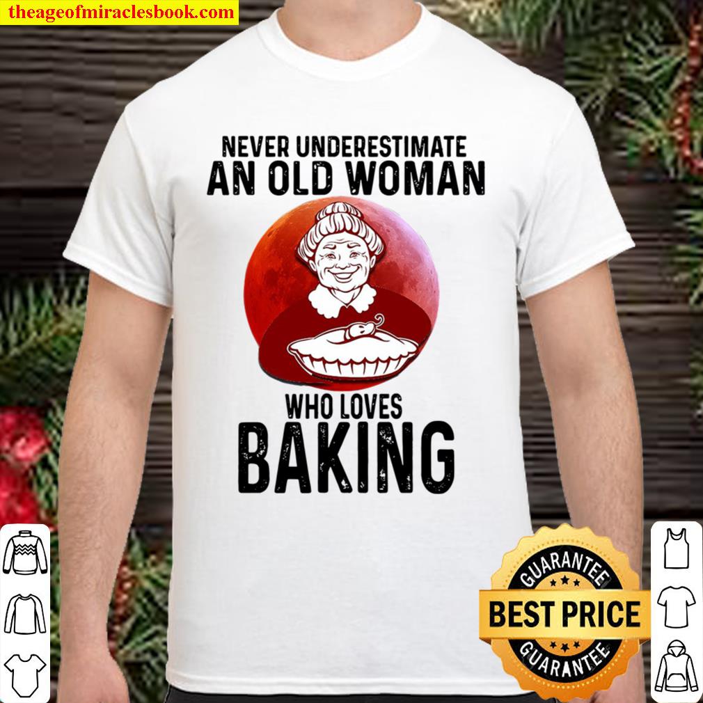Baking Never underestimate an old woman who loves hot Shirt, Hoodie, Long Sleeved, SweatShirt
