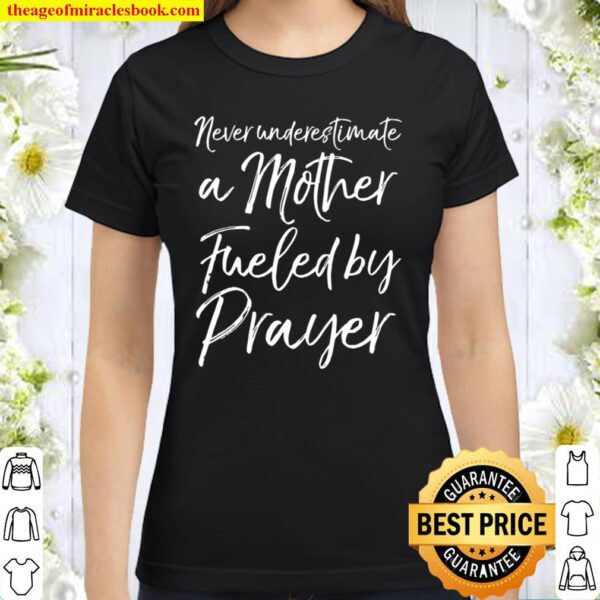 Cute Mom Gift Never Underestimate A Mother Fueled By Prayer Classic Women T-Shirt