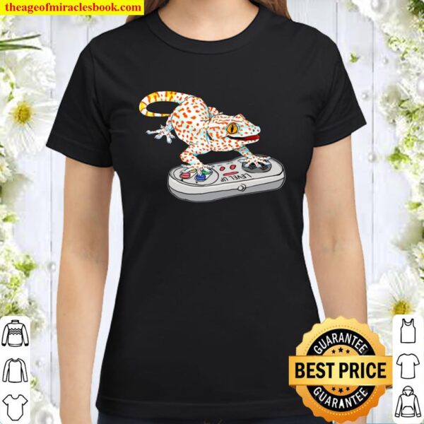 Tokay gecko Playing Video Game Reptiles Gekko gecko Gamers Classic Women T-Shirt