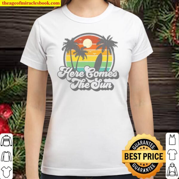 Vintage Here Comes The Sun Beach Surfing Retro 70S Surf Gift Classic Women T-Shirt