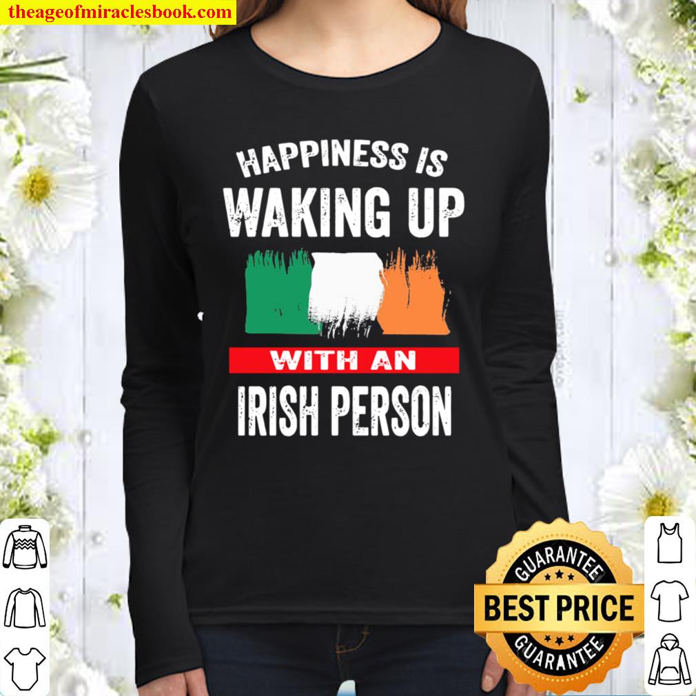 Happiness Is Waking Up With An Irish Person Women Long Sleeved