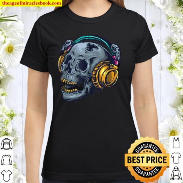 Horror skull with creepy headphones Classic Women T-Shirt