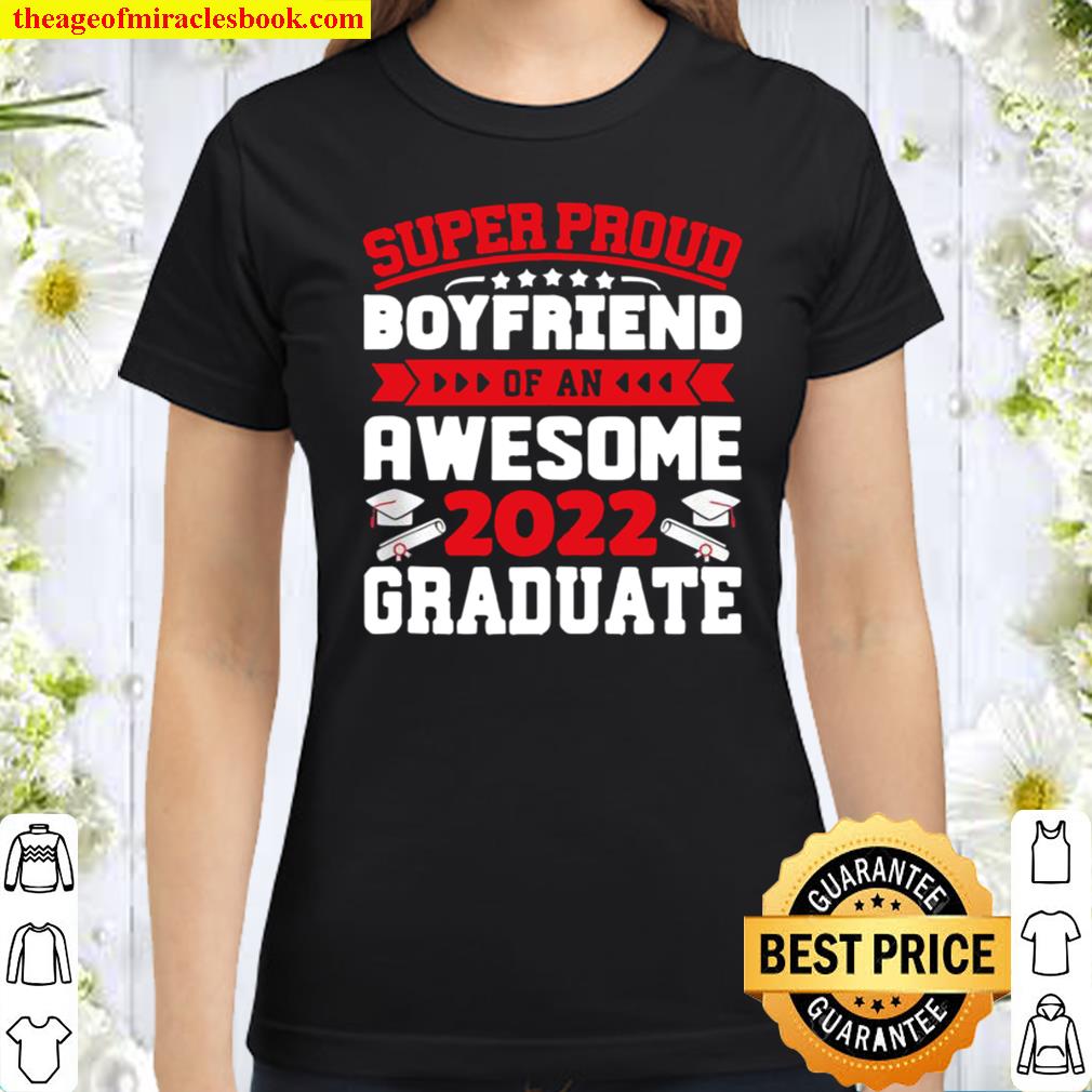 Mens Super Proud Boyfriend of an Awesome Graduate 2022 Graduation Classic Women T-Shirt