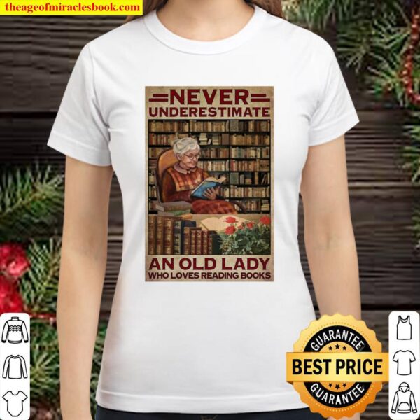 Never Underestimate An Old Lady Who Loves Reading Books Classic Women T-Shirt