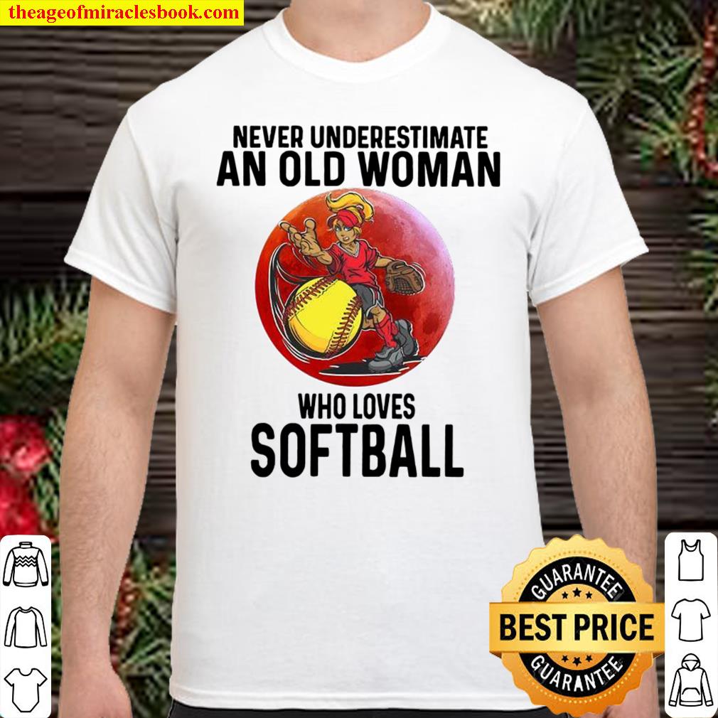 Never underestimate an old woman who loves softball shirt, hoodie, tank top, sweater