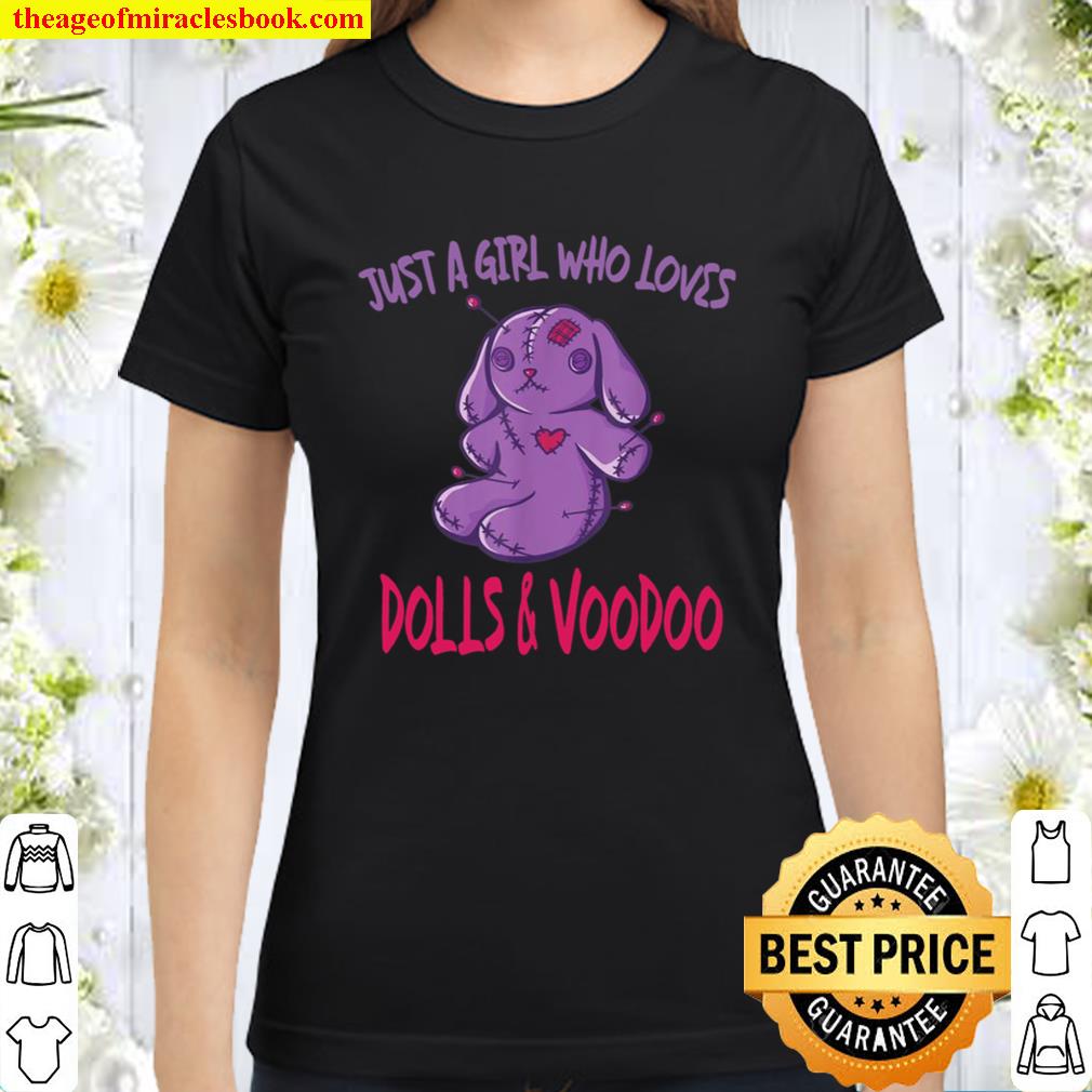 Just a girl who loves Dolls _ Voodoo Pastel Goth esoteric Classic Women T-Shirt