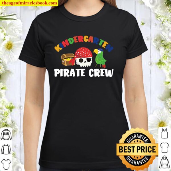 Kindergarten Pirate Crew Halloween School Party Costume Classic Women T-Shirt