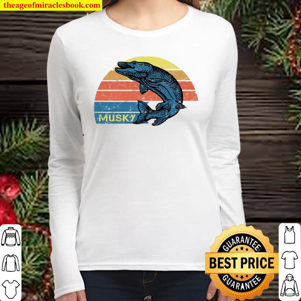 Retro Musky Fishing With A Vintage Musky Design Women Long Sleeved