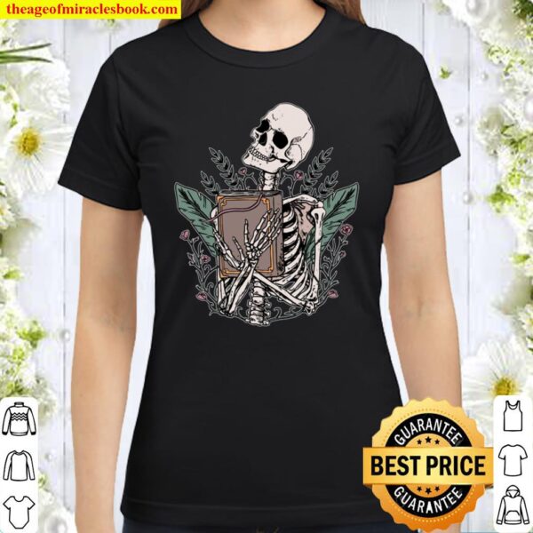 Skeleton Spell Book Witchcraft Gothic Occult Wicca Goth Girl Classic Women T-Shirt