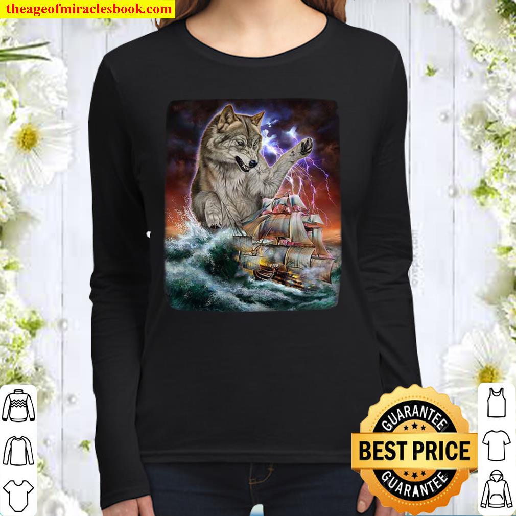 Monster Wolf Ambushes a Royal Navy Ship in the Ocean Women Long Sleeved