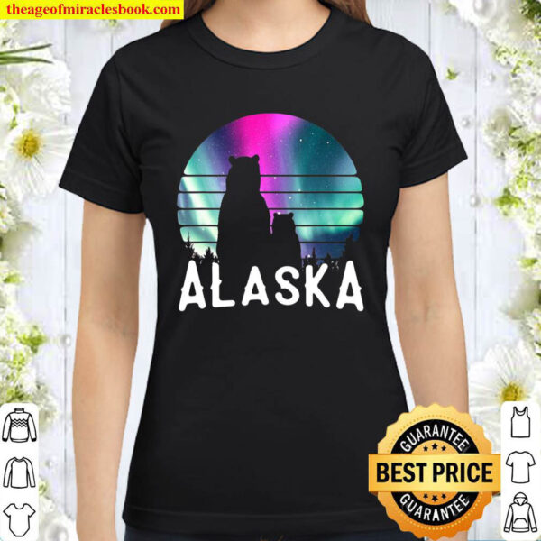 Northern Alaska Mama Bear Baby Polar Lights Viewing Lover Classic Women T Shirt